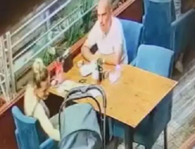 με το παιδί τους δίπλα