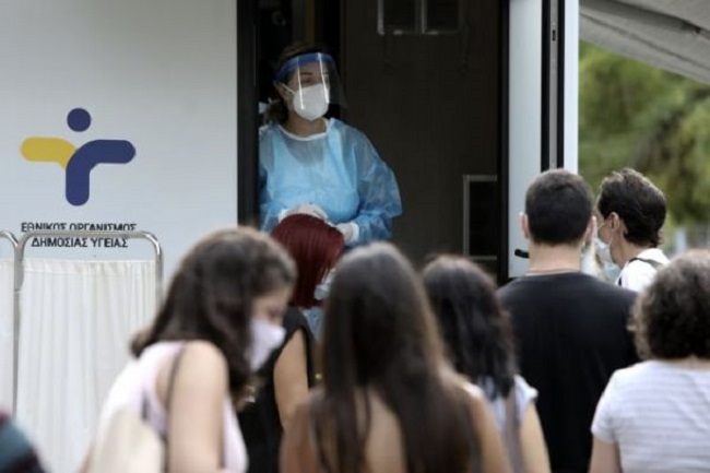 Χαμός στο Σύνταγμα για δωρεάν rapid-test