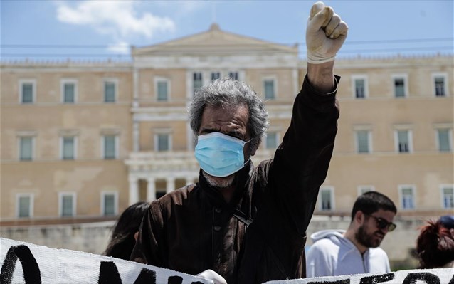 Αριστερά εκτός σκηνής