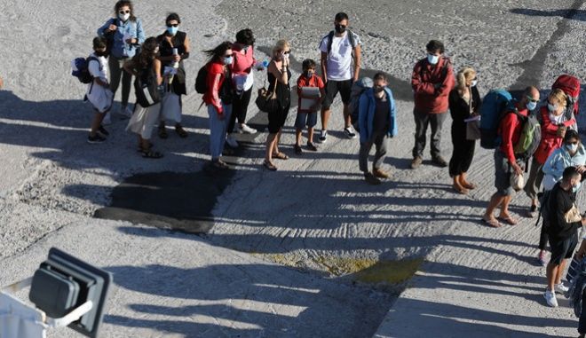 μη πλήρως εμβολιασμένους