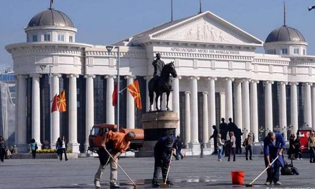 Στα πρόθυρα διάλυσης η χώρα