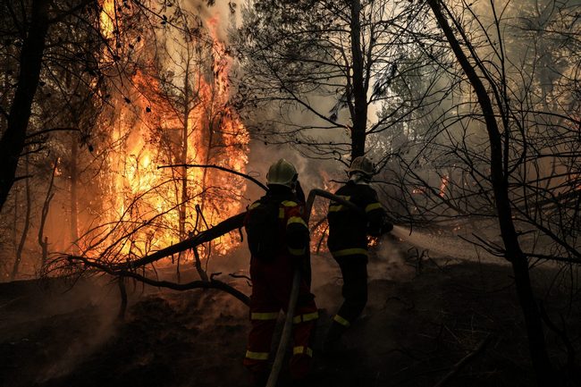 Εύβοια εκκενώνεται το απειλούμενο Ασμήνιο