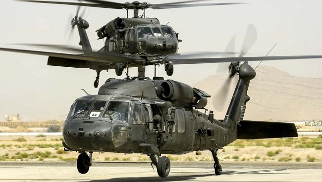 Με αμερικανικά ελικόπτερα Blackhawk