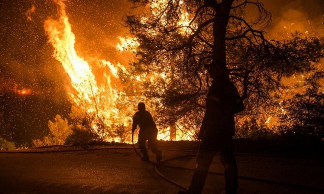Συνεχίζουν να καίνε την Ελλάδα