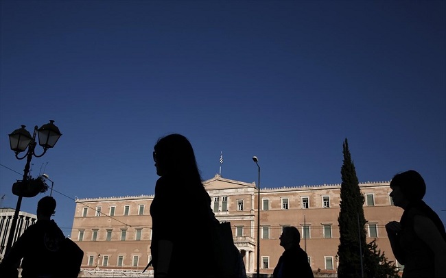 Μείωση των προσλήψεων κατά 17.915