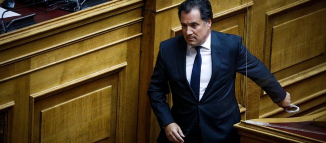Γεωργιάδης: «Υγειονομικός που δεν εμβολιάζεται