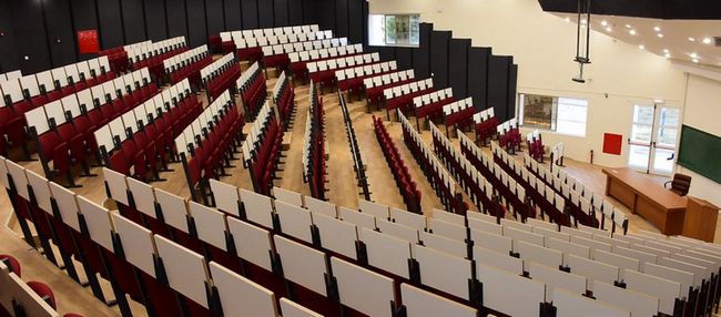 Πρύτανης προς φοιτητές: «Όσοι δεν κάνατε εμβόλιο μην έρθετε»
