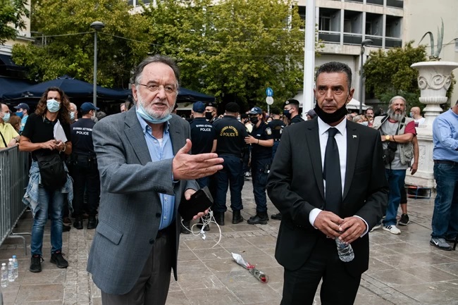 Λαφαζάνης όταν η ΠτΔ αποχαιρετά τον Μίκη