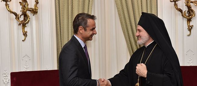 Και πάλι οπισθοχώρησε ο Κ.Μητσοτάκης: Συναντάει τον Ελπιδοφόρο