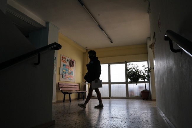 Ανακοινώθηκε η πρώτη αναστολή καθηκόντων