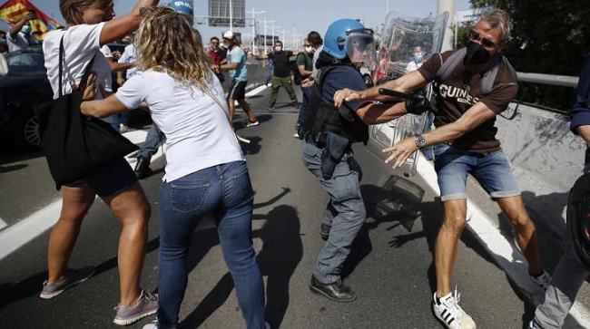 Επίθεση της αστυνομίας στην κινητοποίηση
