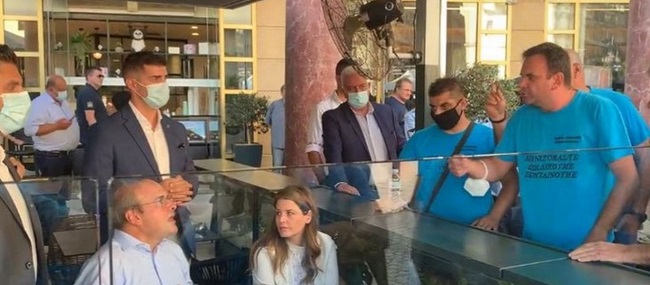 έτρεψαν σε φυγή τον υπουργό Εργασίας Κ.Χατζηδάκη