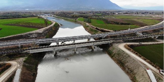 Κυβερνητική τροπολογία: Μέγα σκάνδαλο οι απευθείας αναθέσεις των αντιπλημμυρικών έργων