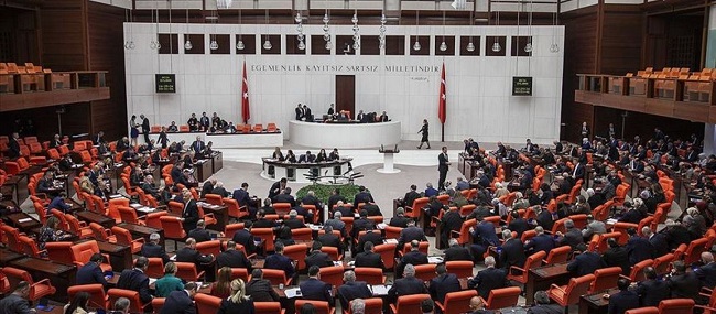 Η τουρκική Βουλή ανανέωσε για 2-χρόνια
