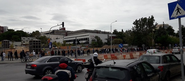 Εικόνες ντροπής έξω από το ΑΠΘ