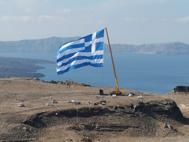 Ύψωσαν την μεγαλύτερη Ελληνική σημαία