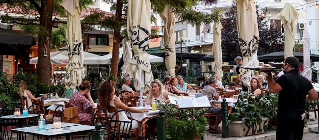 Η κυβέρνηση τελειώνει την εστίαση-600.000