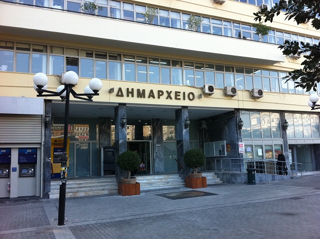 Μόνιμοι οι 9 συμβασιούχοι του Δήμου Πειραιά