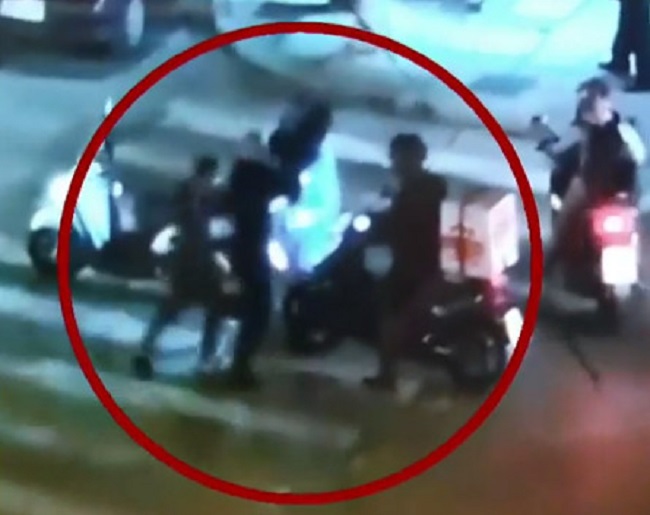 Ξυλοκόπησαν διανομέα στη μέση
