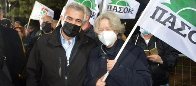 Λοιμωξιολόγοι με κομματικά λάβαρα