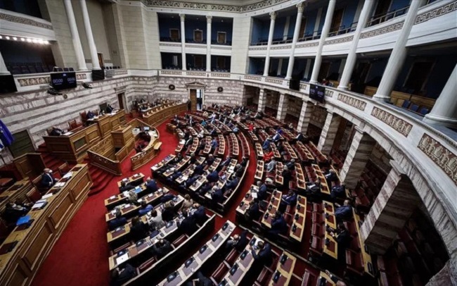 Ψηφίστηκε το εγκληματικό νομοσχέδιο