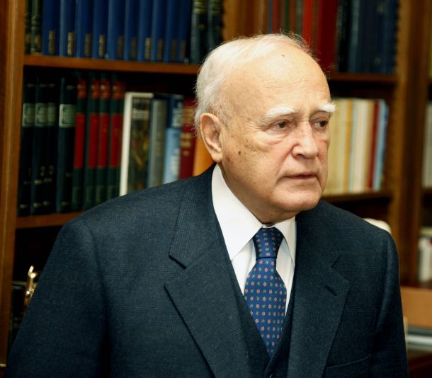 Πέθανε 92 χρόνων Ο Κάρολος Παπούλιας