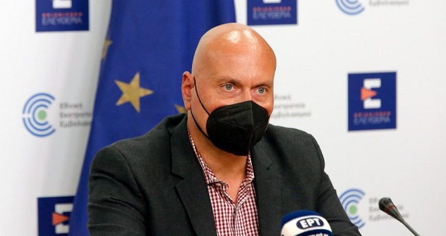 Μεταδοτική η Όμικρον αλλά με ελάχιστες