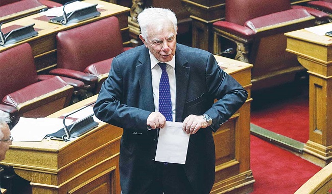 Πάνε να βάλουν την Ελλάδα