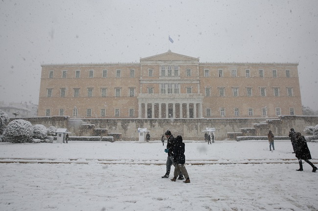 Χιόνι ακόμα και στο Σύνταγμα