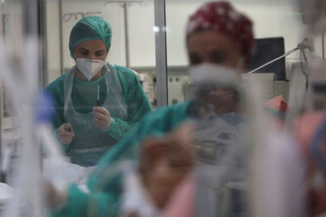 Τριπλά εμβολιασμένος υγειονομικός στον Ευαγγελισμό