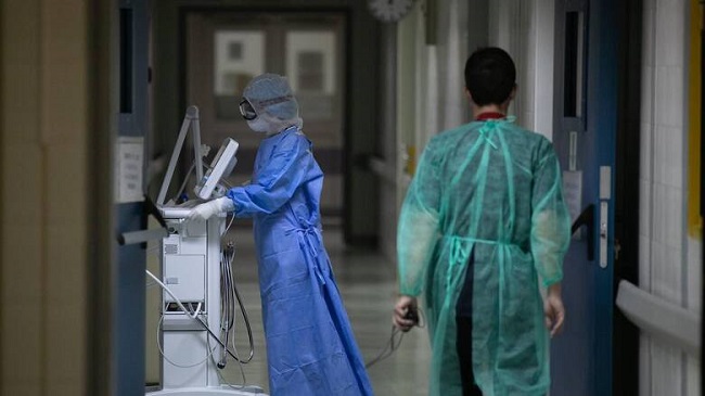 Υγειονομικοί σέ αναστολή