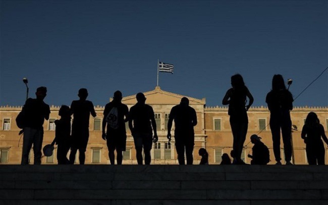 Χωρίς τριετίες οι «νέοι» εργαζόμενοι