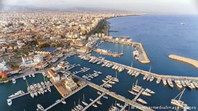Υπό μεγάλη πίεση η Κύπρος
