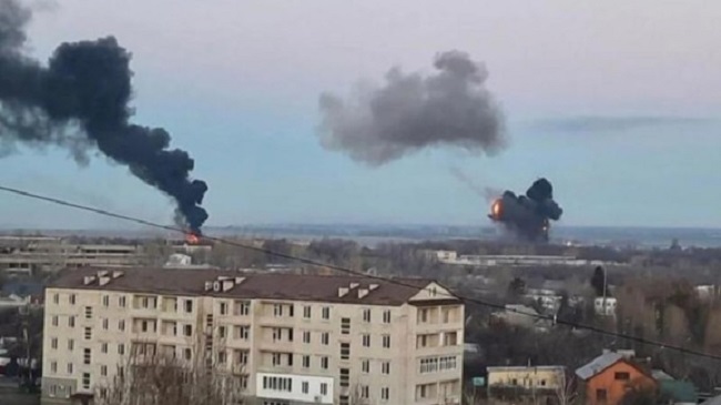 Η Ρωσία κτυπάει την τελευταία έξοδο Ουκρανίας