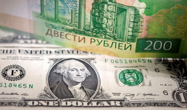 Συνεχίζει να ανεβαίνει το ρωσικό ρούβλι