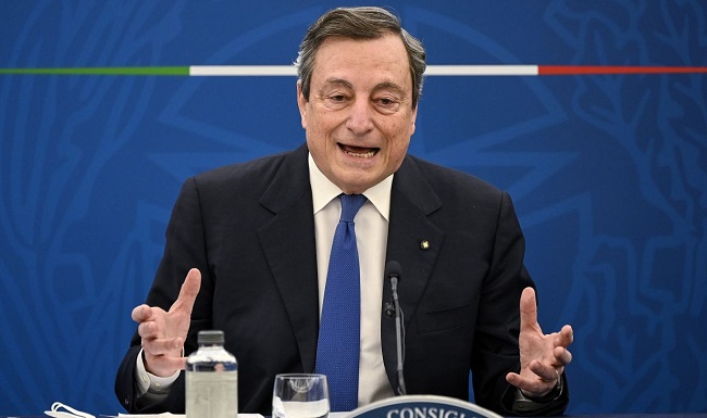 Ο Ντράγκι υποχρεώνει τους Ιταλούς