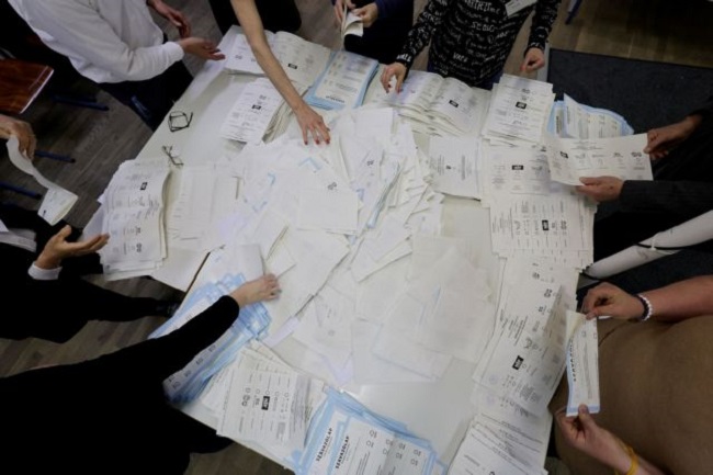 Ο Όρμπαν προηγείται με 60% έναντι 29% τ