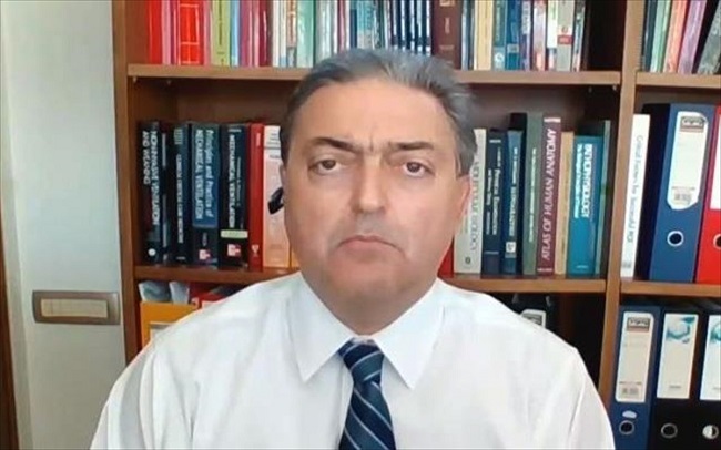 Ομολογία Βασιλακόπουλου για τα εμβόλια