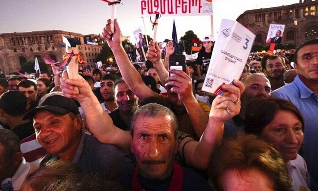 Χάος στην Αρμενία: Χιλιάδες
