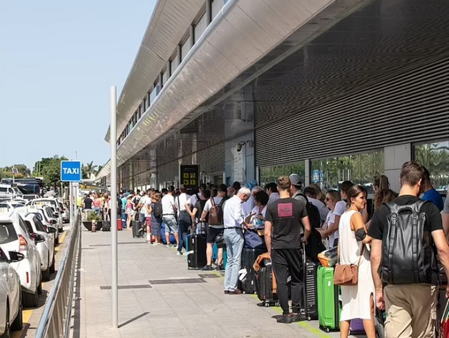 Ουρές ατελείωτες για ένα ταξί