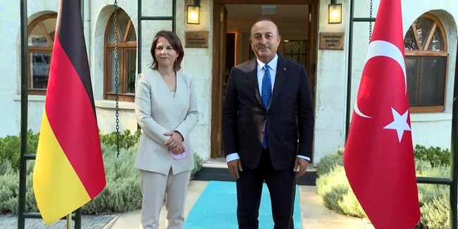 Τσαβούσογλου με Μπέρμποκ