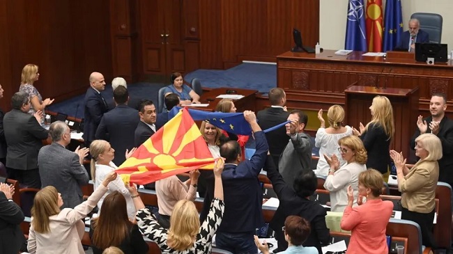 Η Σόφια αφού επέβαλε τους