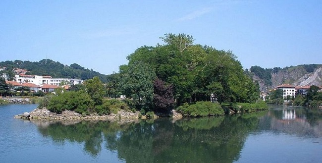 Το νησί που κάθε έξι μήνες ανήκει