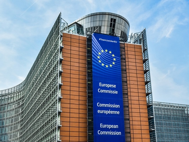 https://iskra.gr/vomva-apo-commission-erchontai-mnimonia-viosimotitas-tou-chreous-kabana-gia-ellada-italia/