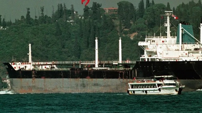 Έκλεισαν τα στενά του Βοσπόρου