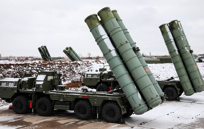 Ρωσικοί S-300 και S-400 μεταφέρονται
