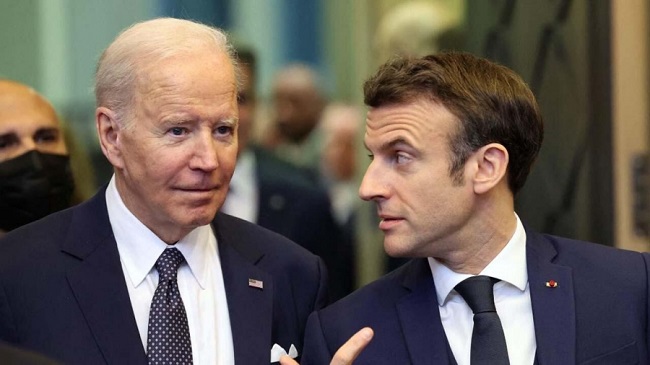 Επίθεση Macron σε Biden
