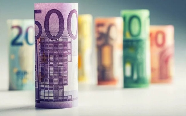 Ένεση ρευστότητας 900εκατ