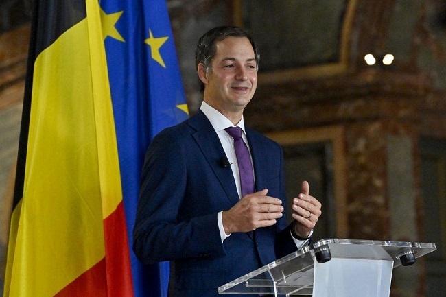 https://twitter.com/alexanderdecroo/status/1592609424572841984?ref_src=twsrc%5Etfw%7Ctwcamp%5Etweetembed%7Ctwterm%5E1592609424572841984%7Ctwgr%5Eb850aefcd73f26eba1622d8ec6e009d5601ed540%7Ctwcon%5Es1_&ref_url=https%3A%2F%2Fwww.pronews.gr%2Fkosmos%2Fto-velgio-dilonei-sto-pleyro-tis-polonias-kai-perimenei-to-nato-na-tous-prostateysei%2F