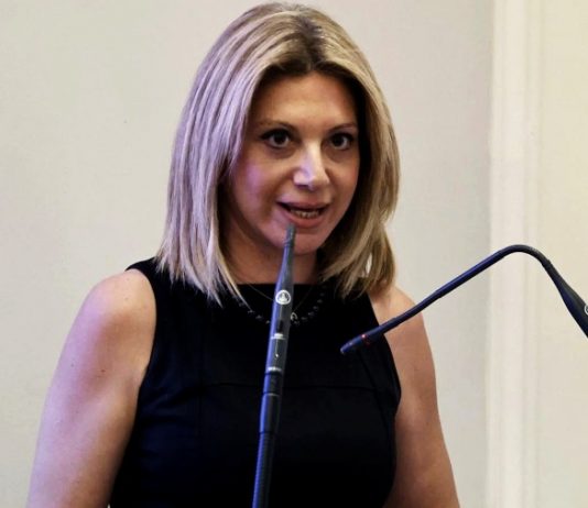 Καρυστιανού για τον ανακριτή Μπακαΐμη: «Σταματήστε να μπαζώνετε τη δικογραφία των Τεμπών»